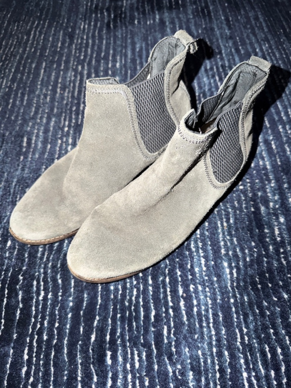 Toms Women's Suede Chelsea Ankle Boots in Gray